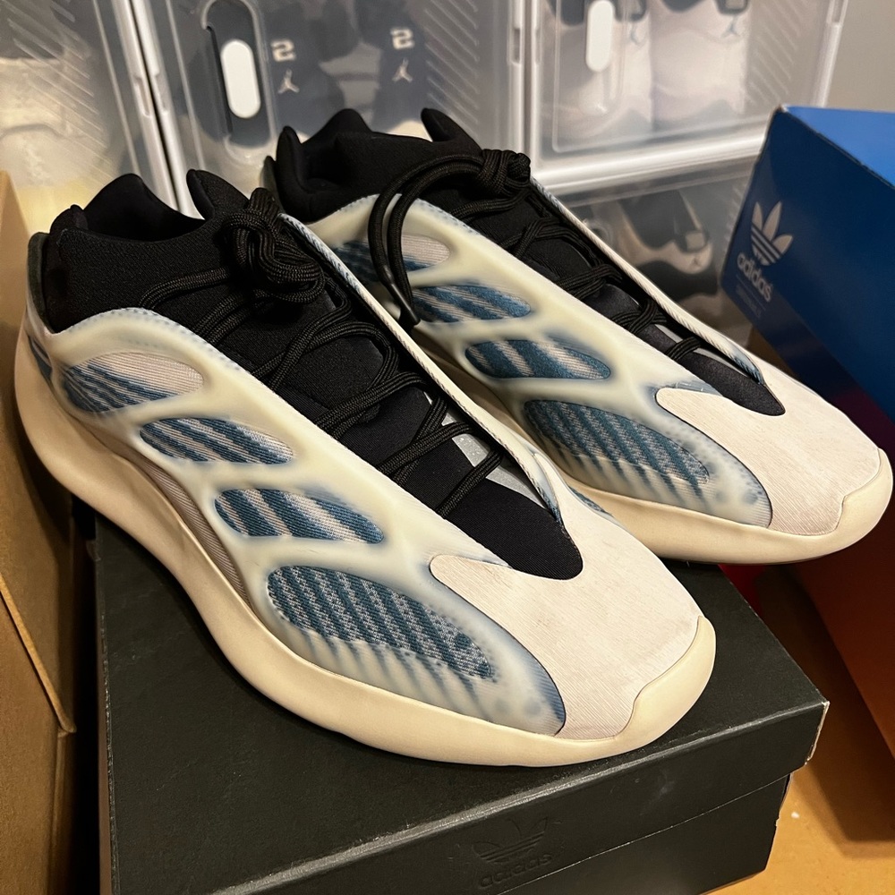 Yeezy 700 Kyanite
